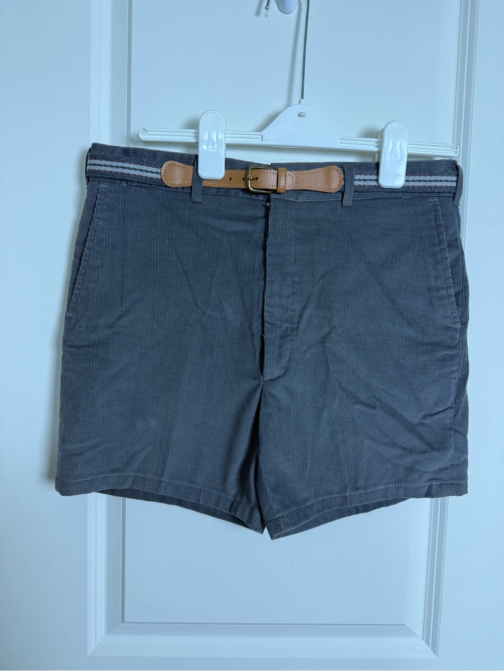 Vintage Men's Grey Corduroy Shorts with Tan Belt